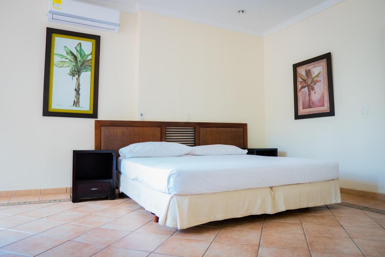 Hotel Penon Suites 吉拉尔多特 外观 照片