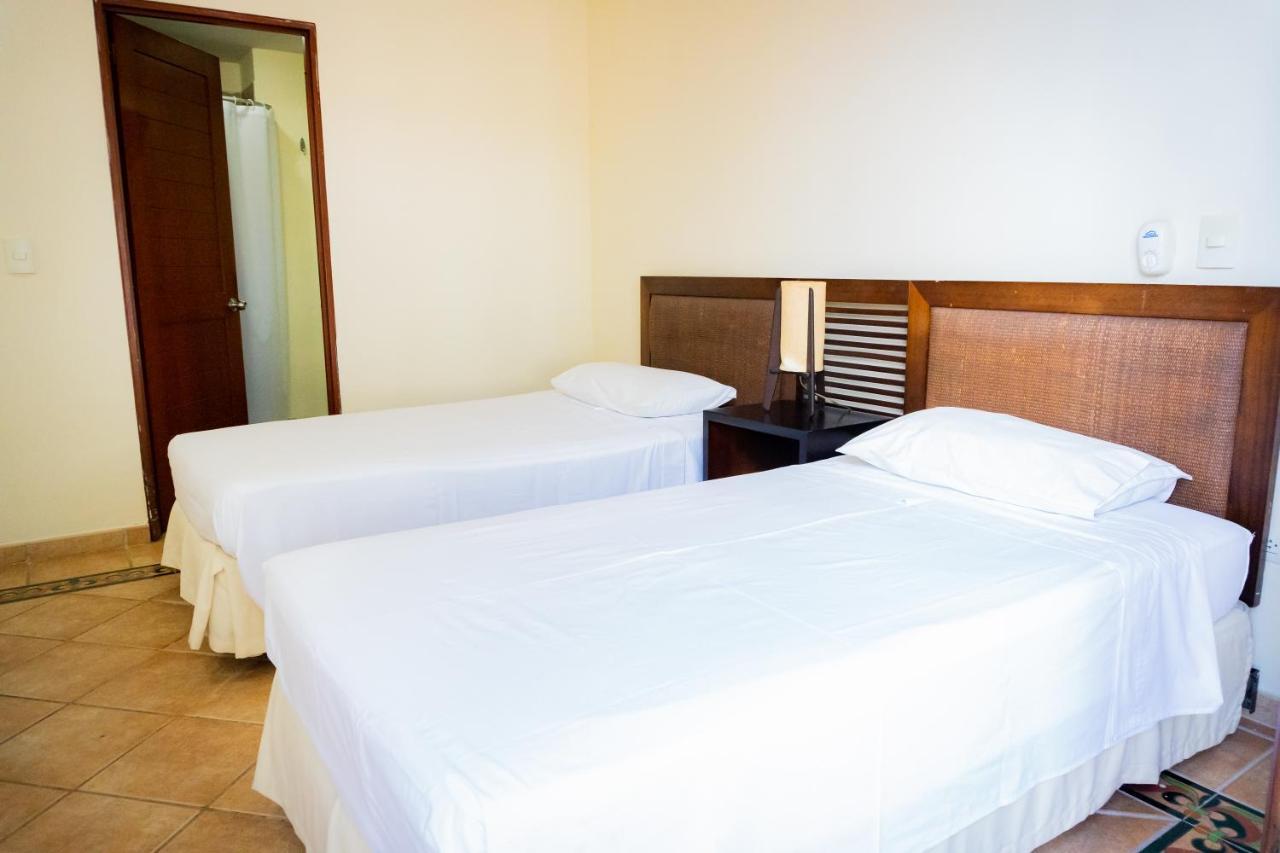 Hotel Penon Suites 吉拉尔多特 外观 照片