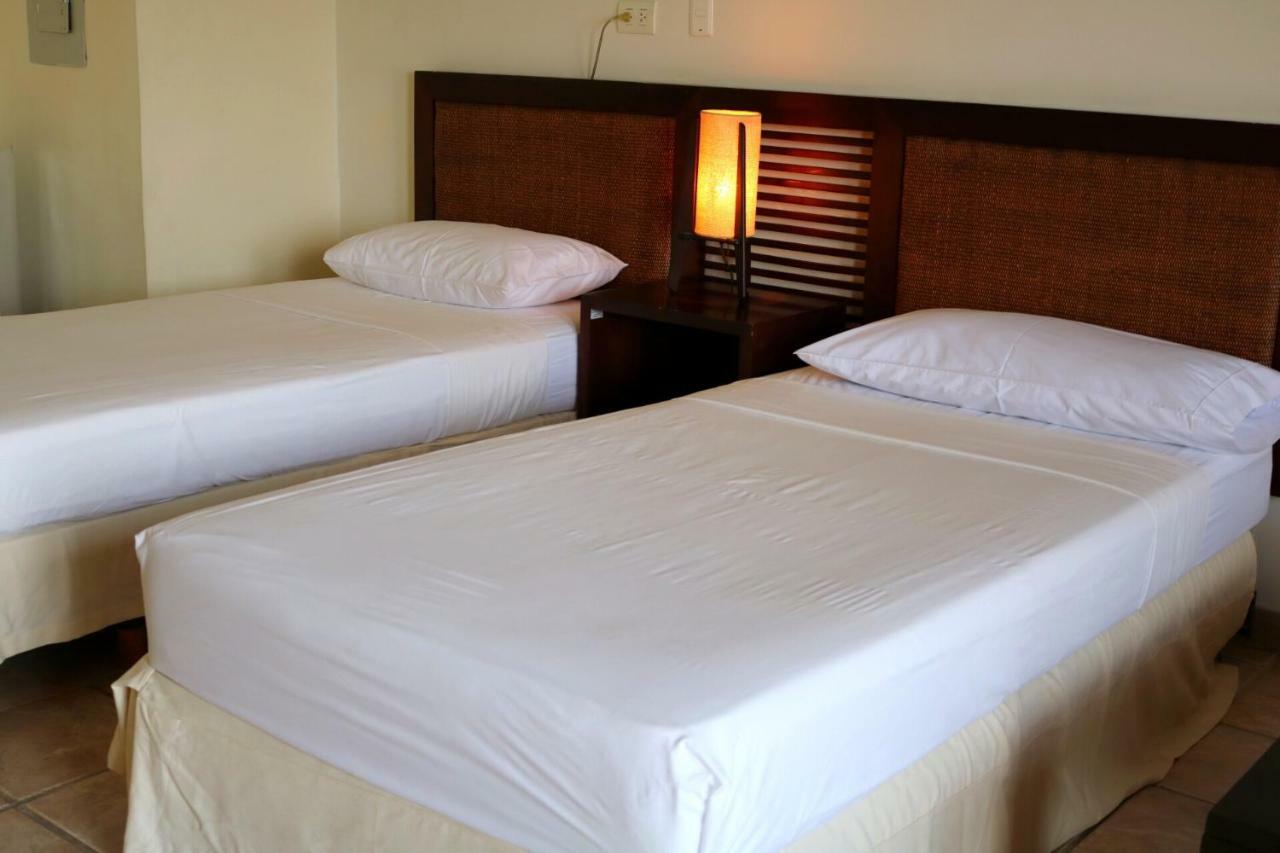 Hotel Penon Suites 吉拉尔多特 外观 照片