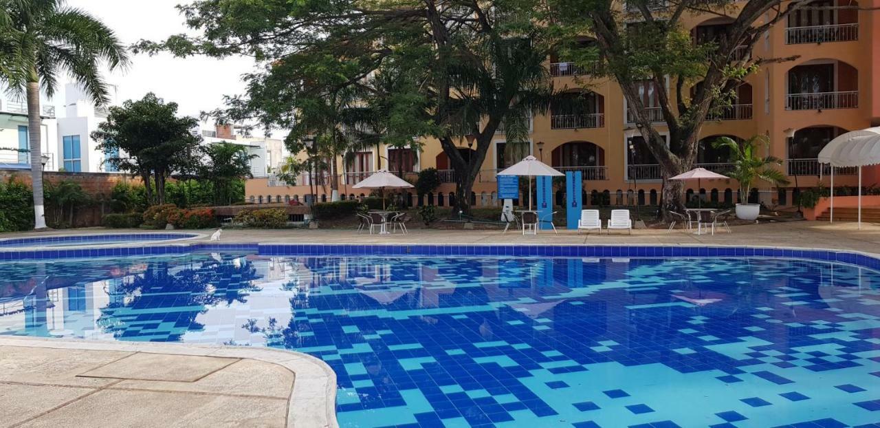 Hotel Penon Suites 吉拉尔多特 外观 照片