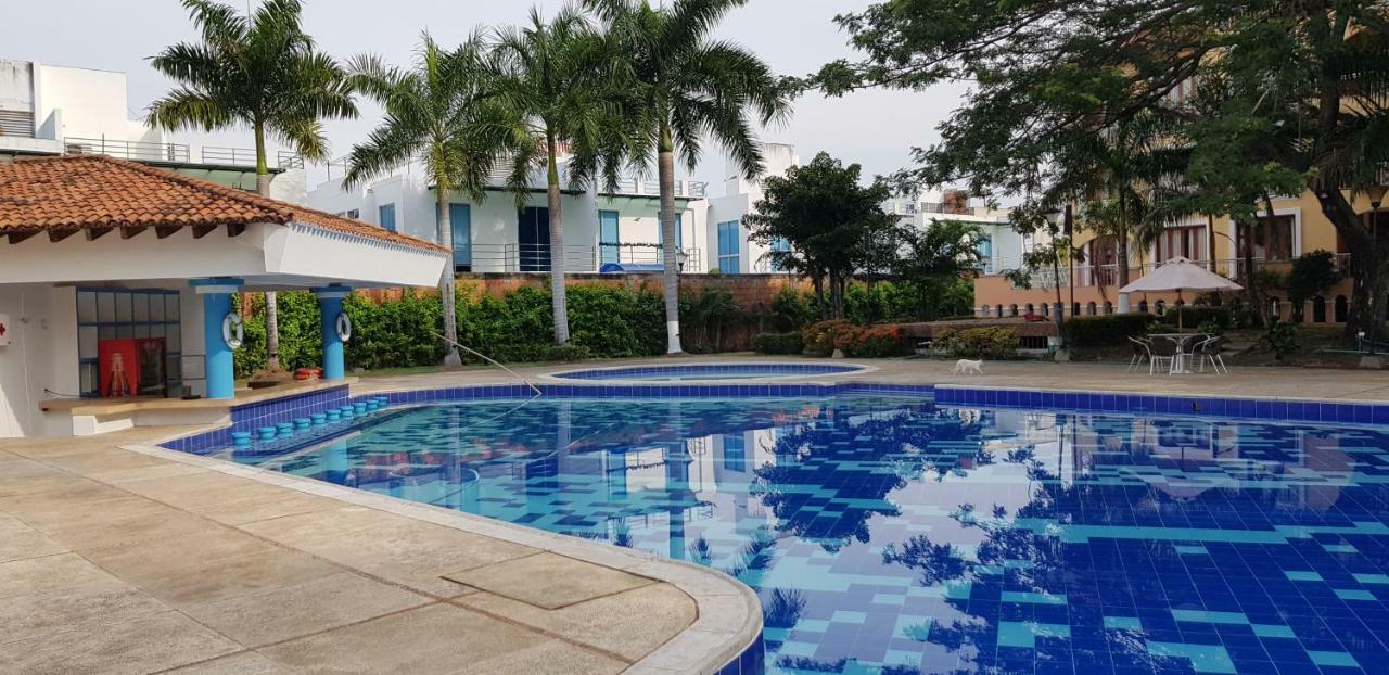 Hotel Penon Suites 吉拉尔多特 外观 照片
